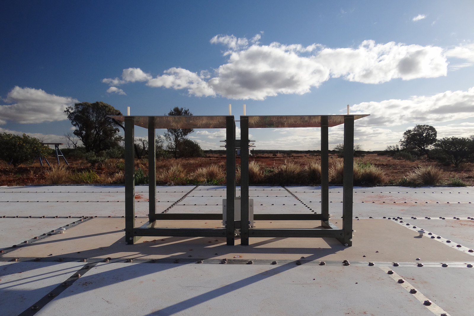 EDGES ground-based radio spectrometer, CSIRO’s Murchison Radio-astronomy Observatory in Western Australia.